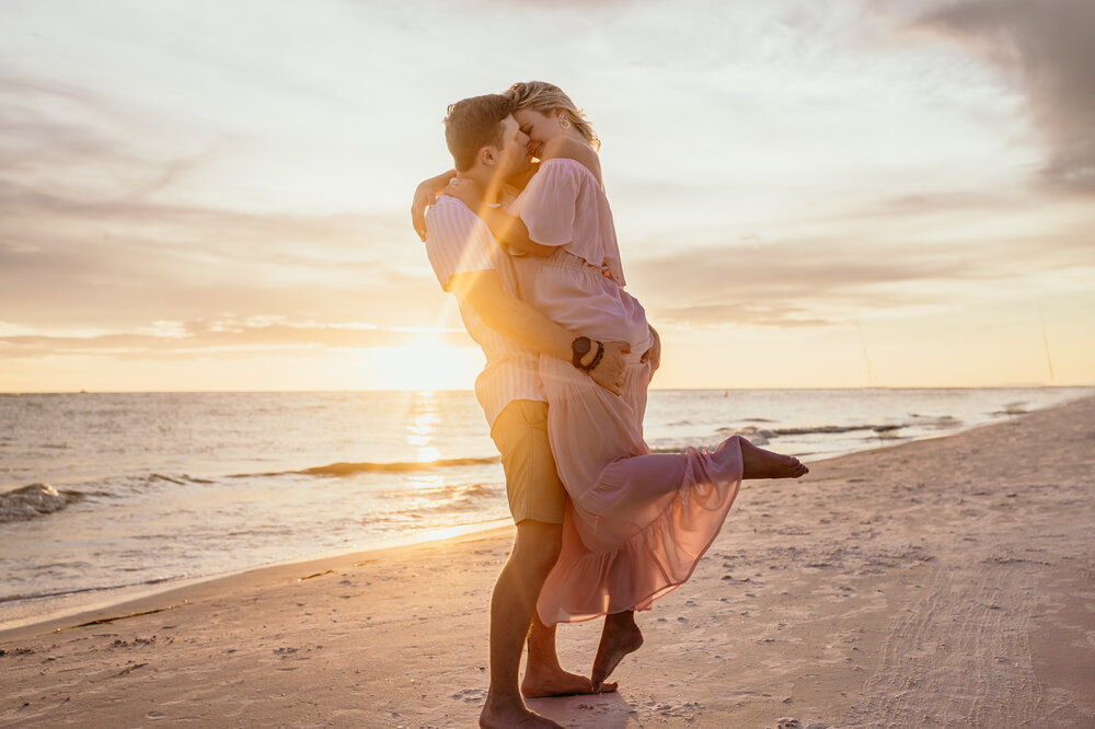 universityoftampa-couples-sesison-heyitsthelopezes-photography-3